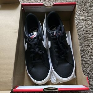 Nike Men's Black Sneakers